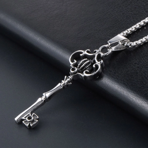 Collana con Ciondolo a Chiave a Corona Gotica per Uomo Donna Punk Acciaio al Titanio Cuore Intagliato Gioielli Vintage