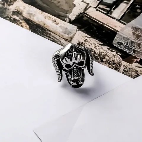 Anello Vintage in Acciaio Inossidabile Testa di Capra Teschio Mostro per Uomo Punk Gotico Baphomet Corno Gioielli Biker
