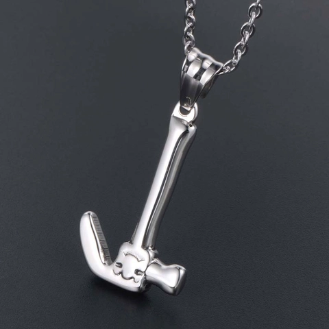 Collier Pendentif Marteau en Acier Inoxydable pour Femme Design Créatif Style Industriel Poli Bijoux de Mode Cadeau