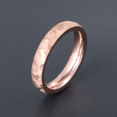 Anello Martellato in Acciaio Inossidabile Minimalista per Donna Uomo Vintage Sfaccettato Geometrico Anello a Fascia Gioielli per Matrimonio Festa Oro Rosa Argento