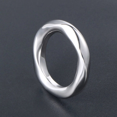 Anillo Giratorio de Acero Inoxidable Minimalista para Hombres Mujeres Banda de Mobius Geométrica Pulida Color Plata Joyería de Moda