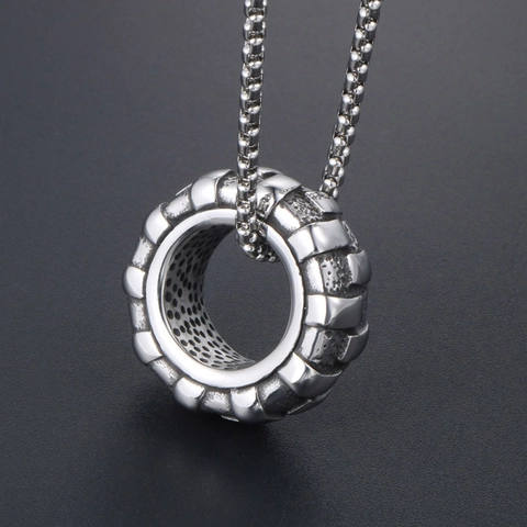 Collier Pendentif Pneu en Acier Inoxydable Vintage pour Hommes Bijoux Punk en Acier Titane de Style Industriel Cadeau