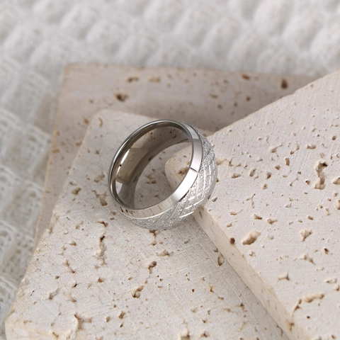 Vintage Stainless Steel Lattice Pattern Band Ring For Men Women Industrial Polished Edge Fashion Jewelry Finger Ring Wedding Gift