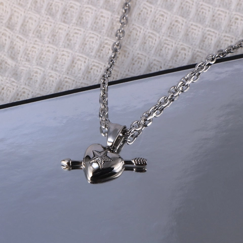 Titanium Steel Heart Pierced By Arrow Pendant Necklace Polished Heart Star Engraved Necklace For Men Women Couple Jewelry Gift