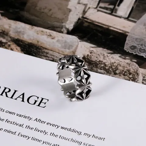 Anello Vintage in Acciaio al Titanio con Motivo a Stella Incrociata per Uomo Donna Gotico Punk Traforato Gioielli di Moda