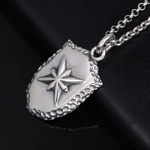 Collier Pendentif Bouclier en Acier Inoxydable Hip Hop pour Hommes Vintage Poli Étoile à Huit Branches Bijoux Style Boussole