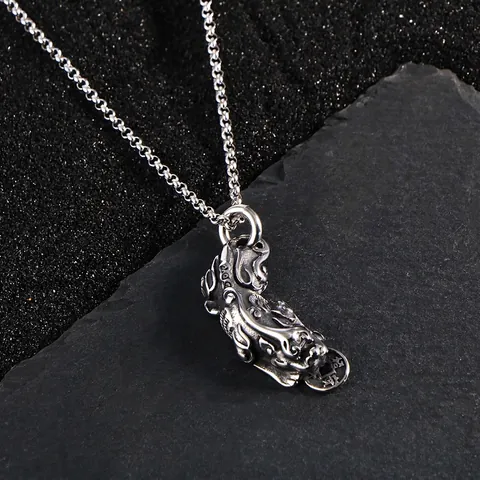 Collier Pendentif Pi Xiu en Acier Titane Vintage pour Hommes Femmes Mascotte de la Chance Pièce Chinoise Bijoux Antiques Cadeau