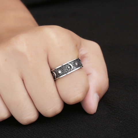 Vintage Himmelskörper Sonne Mond Stern Edelstahl Band Ring Retro Oxidierte Relief Schnitzerei Hip Hop Unisex Schmuck Für Herren Damen