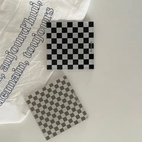 Nordischer Schachbrett-Acryl-Untersetzer Quadratischer Ins-Stil Minimalistischer Schreibtisch-Kaffeetassen-Matte Dekoration Rutschfeste Hitzebeständige Tischunterlage