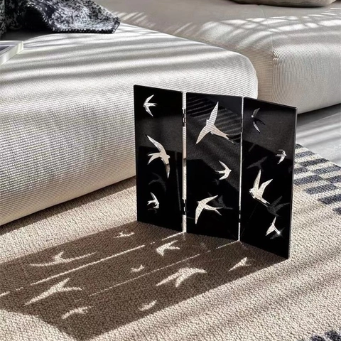 Adorno de Mini Pantalla Plegable de Acrílico Minimalista Moderno con Patrón de Golondrina de Pájaro Hueco para la Creación de Atmósfera Decorativa