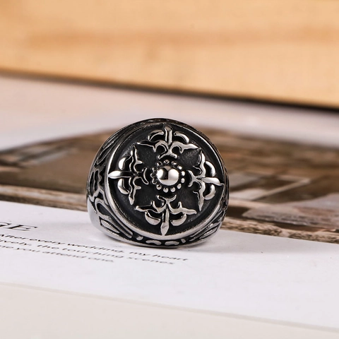 Anello con Sigillo in Acciaio Inossidabile Vintage per Uomo Fiore Intagliato Gotico Anello a Fascia in Acciaio al Titanio Invecchiato Gioielli Hip Hop