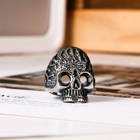 Anello da Uomo Punk Gothic Teschio in Acciaio Inossidabile Motivo a Fiamma Vintage Biker Rock Band Anello al Dito per Uomo Gioielli Unisex