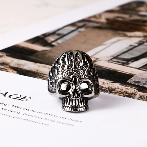 Anello da Uomo Punk Gothic Teschio in Acciaio Inossidabile Motivo a Fiamma Vintage Biker Rock Band Anello al Dito per Uomo Gioielli Unisex