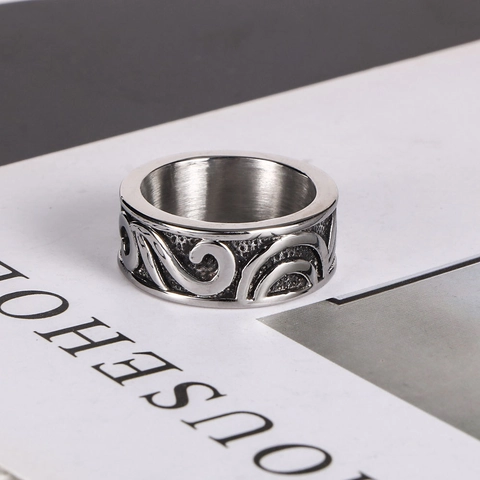 Bague en Acier Titane Vintage pour Hommes Rétro Minimaliste Motif de Vagues Bague Large Gaufrée Bijoux de Style Punk