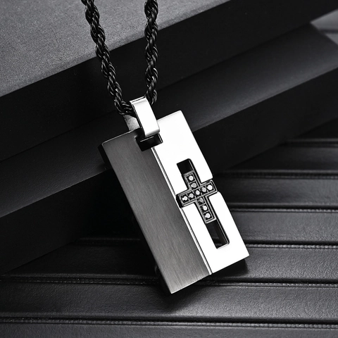Collier Pendentif Croix Homme en Acier Inoxydable Incrusté de Strass Noirs Rectangulaire Géométrique Bijoux Mode avec Chaîne Torsadée Noire