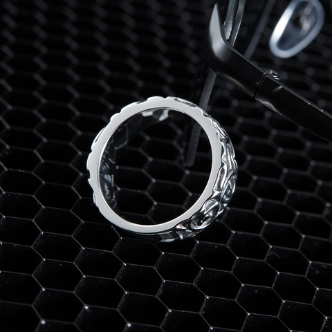 Anello a Fascia Larga in Acciaio Inossidabile Retrò per Uomo Donna Inciso Motivo a Volute Vite Punk Rock Gioielli Anello Dito