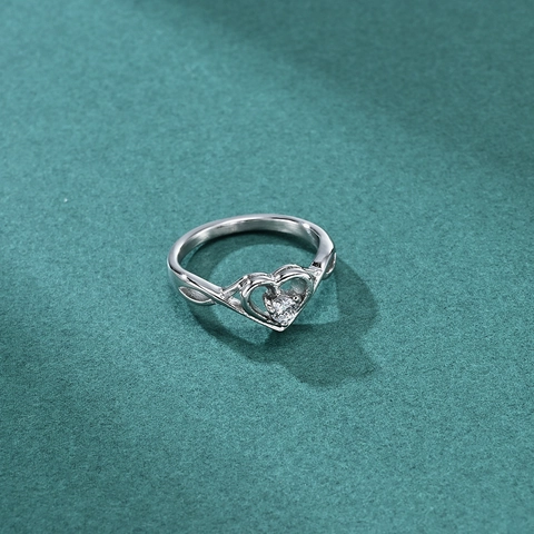 Romantic Stainless Steel Heart Ring With Clear Rhinestone Elegant Hollow Casting Design Fashion Jewelry For Women Dating Promise Gift
