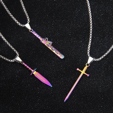 Collana con Pendente a Spada a Pugnale Arcobaleno in Acciaio Inossidabile Punk Motivo a Drago Katana Gioielli a Catena per Uomo Donna