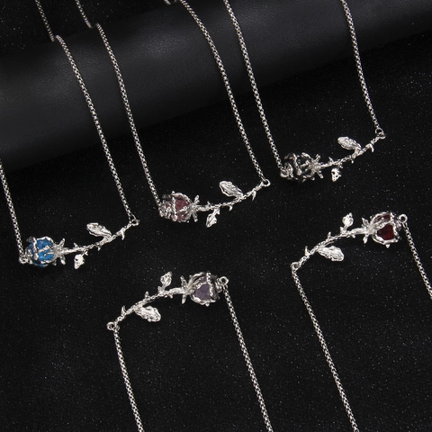 Collar Vintage de Acero Inoxidable con Colgante de Rosa 3D Gótico Floral Cadena Larga para Suéter con Detalles de Strass Joyería Unisex