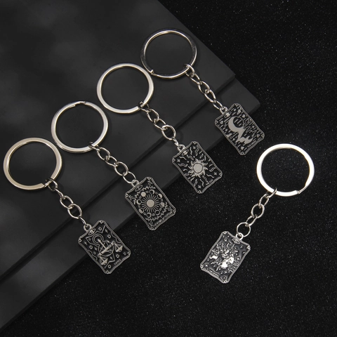 Vintage Metal Tarot Card Keychain For Bag Alloy Enamel Pendant Strength Lovers Wheel Of Fortune Mysterious Mystical Jewelry Key Ring Gift