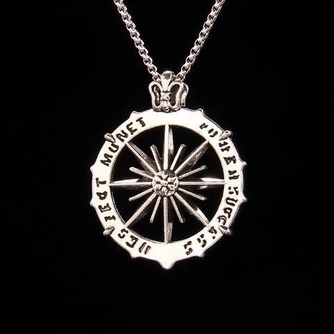 Collana con Pendente Dio del Sole in Acciaio Inossidabile Lega Retro Punk Stile Fortuna Successo Inciso Bussola Medaglione Unisex