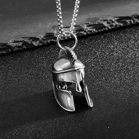 Collana con Ciondolo a Forma di Elmo Spartano in Acciaio Inossidabile per Uomo Ciondolo a Campanello Elmo Romano Vintage Gioielli Biker