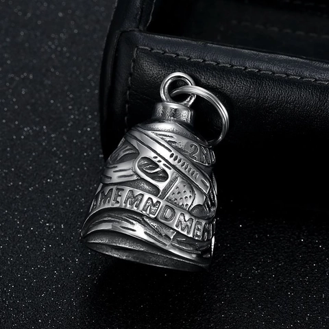 Ciondolo Vintage in Acciaio Inossidabile Second Amendment Riding Lucky Bell per Uomo Stile Biker Guardian Bell Accessorio per Collana da Moto