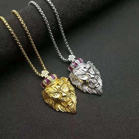 Collana con Ciondolo a Testa di Leone Hip Hop in Acciaio Inossidabile Placcato Oro con Corona di Strass Gioielli per Uomo