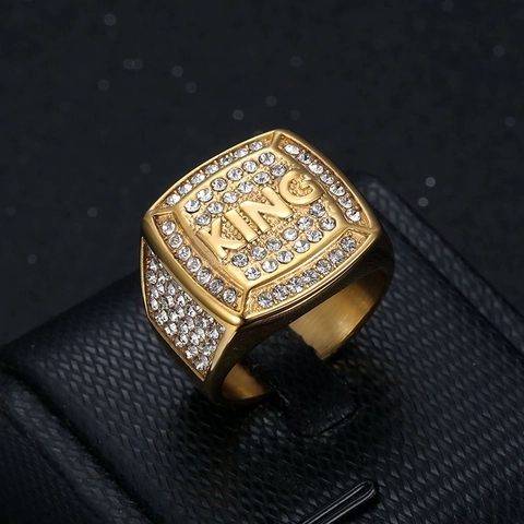 Anello Hip Hop da Uomo con Lettera KING in Acciaio al Titanio con Strass Iced Out Placcato Oro Sottovuoto Gioielli