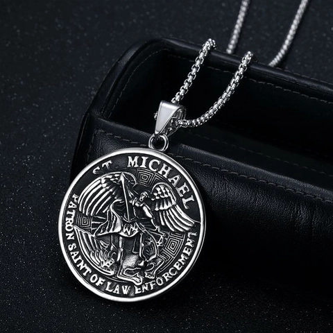Collana con Pendente Medaglione Rotondo San Michele Arcangelo Punk Acciaio al Titanio Santo Patrono Religioso Amuleto Gioielli Uomo Donna