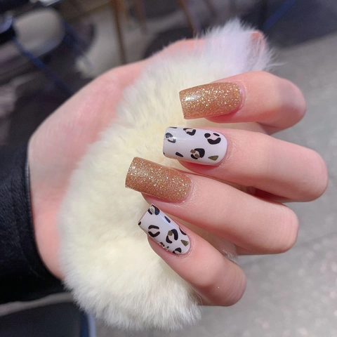 Adesivi per Unghie con Stampa Leopardata Glitter Autoadesivi Fai da Te Manicure Decalcomanie Stile Minimalista Moda Donna