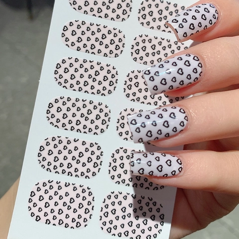 Valentinstag Herzmuster Full Wrap Nagelaufkleber Selbstklebend Rosa Schwarz Hohles Herz Nail Art Decals Für Damen DIY Maniküre