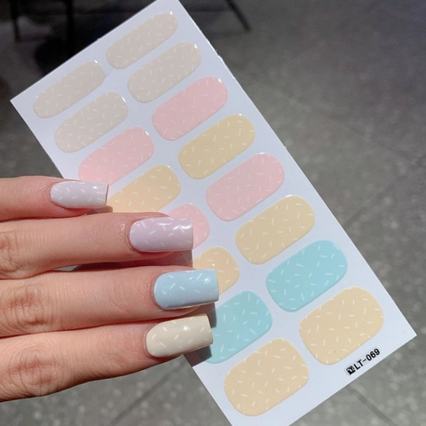 Autocollants Ongles Couleur Macaron Candy LT-069 Auto-Adhésifs Enveloppement Complet Points Blancs Imprimés Minimalistes Femme
