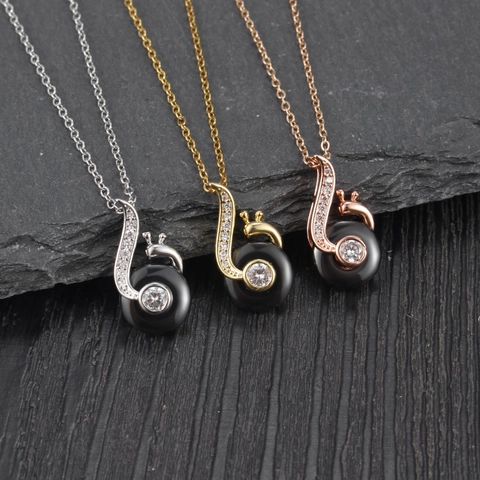 Collar Con Colgante de Caracol de Moda Con Circonia y Cerámica Incrustada Cobre Acero Inoxidable Joyería de Forma Animal Para Mujer
