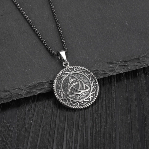Vintage Edelstahl Keltischer Knoten Anhänger Halskette Für Herren Wikinger Triquetra Rundes Medaillon Gewebter Rand Boxkette Schmuck