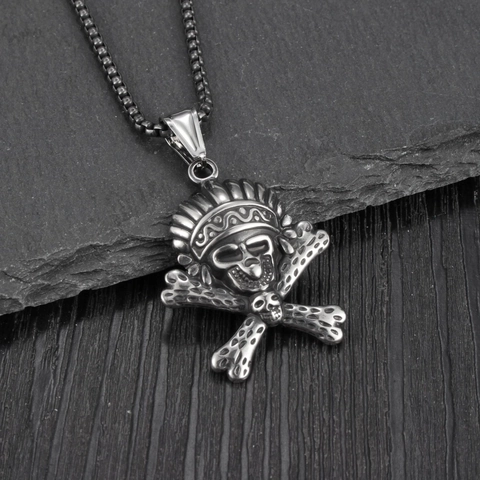 Collana con Pendente a Teschio in Acciaio Inossidabile Retro Punk Con Copricapo di Piume Indiano Ossa Incrociate Halloween Uomo