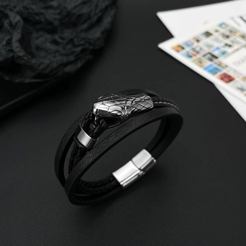 Bracciale Multistrato da Uomo in Pelle Vintage Testa di Serpente in Acciaio al Titanio Chiusura Magnetica Gioiello Biker