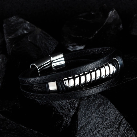 Bracciale da Uomo in Pelle e Acciaio al Titanio Hip Hop Street Multistrato Stile Punk Chiusura Magnetica in Acciaio Inossidabile Gioielli di Moda