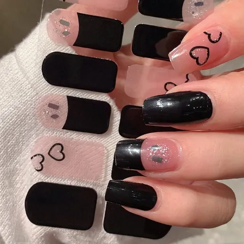 Black Pink Contrast Color Heart Pattern Press On Nails French Tip Minimalist Sweet Cool PVC Resin Nail Art Stickers For Women Decoration