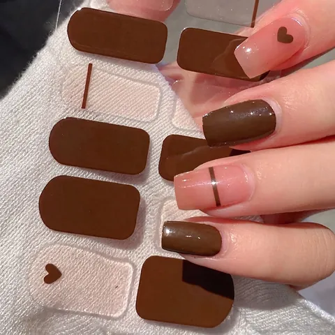 Minimalistische Dunkelbraun Nagelaufkleber Herz Streifen Muster Herbst Winter Wasserdicht Nagelkunst Wraps Für Damen Schönheit Dekoration