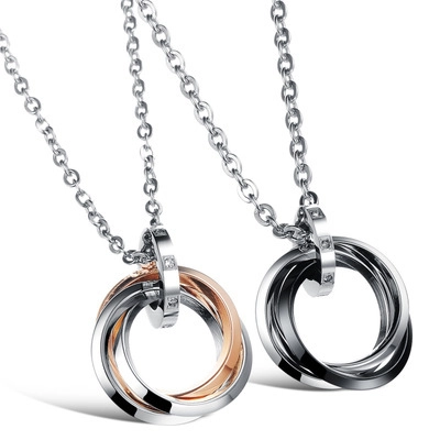 Collana con Ciondolo a Tre Anelli Intrecciati in Acciaio al Titanio per Coppie con Strass Intarsiati Geometrica Oro Rosa Nero