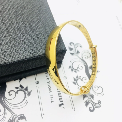 18K Vergulde Koperen Manchet Armband Eenvoudig Glad Verstelbaar Met Gunstige Wolk Binnengravure Voor Vrouwen Bruiloft Sieraden