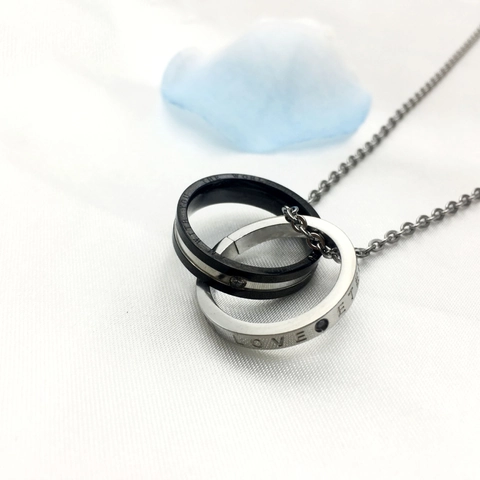 Titaniumstaal Dubbele In elkaar grijpende Ring Hanger Ketting Voor Koppels Gegraveerde Love Eternal Sieraden Strass Ingelegde O-Ketting Cadeau