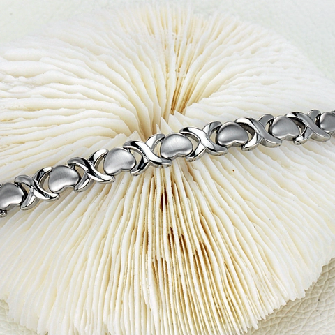 Bracciale in Acciaio Inossidabile Lucido Cuore XO Magnetoterapia per Donna Argento Hugs And Kisses Gioielli Minimalisti Regalo