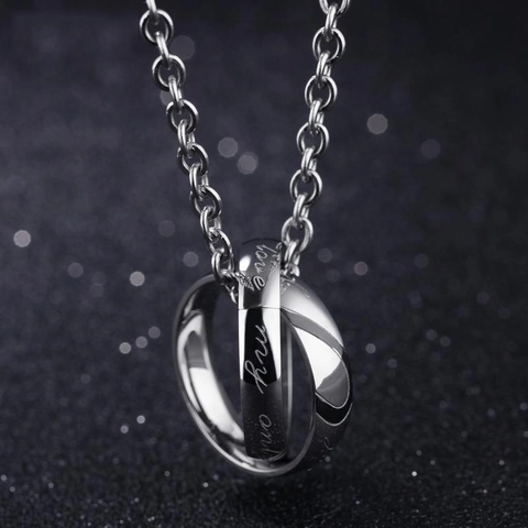 Simple Collar de Acero Inoxidable Anillos Entrelazados Corazón para Pareja Letra Grabada Colgante con Strass Joyería Romántica para Hombres Mujeres