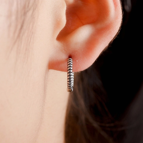 Vintage Hiphop Titaniumstaal Oorring Voor Heren Dames Minimalistische Twist Textuur Retro Spiraal Uniseks Oorbellen