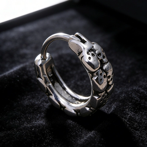 Vintage Gothic Punk Skull Relief Metal Huggie Hoop Earrings With Stainless Steel Post Retro Silver Skull Pattern Jewelry For Men Women