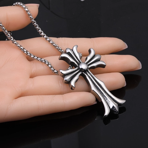Collier Pendentif Croix en Acier Inoxydable Gothic Punk pour Hommes Croix à Fleurs en Acier Titane Chaîne Maille Miroir
