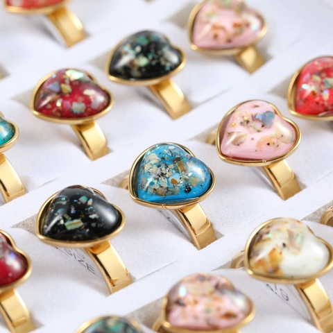 Herzförmige Vergoldete Titanstahl Ringe Für Damen Bunte Steineinlage Mode Schmuck Gemischte Ringe Box