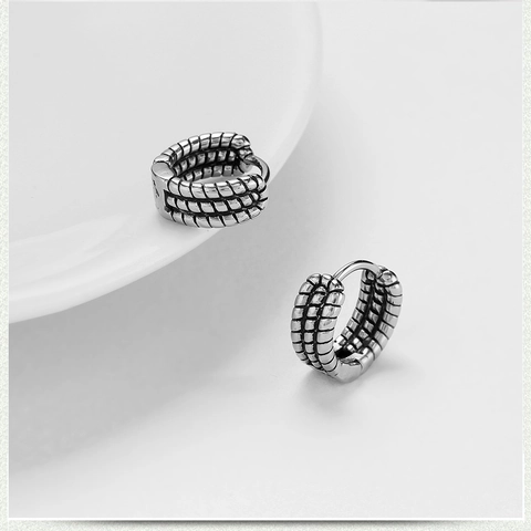 Unisex Titanium Steel Textured Hoop Earrings Retro Punk Style Ridged Huggie Ear Buckle Silver Color Fashion Jewelry Accessories